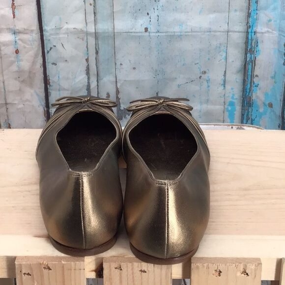 Salvatore Ferragamo Womans 8.5 AA Narrow Metallic Bronze Gold Toned Leather Ball - Picture 7 of 10